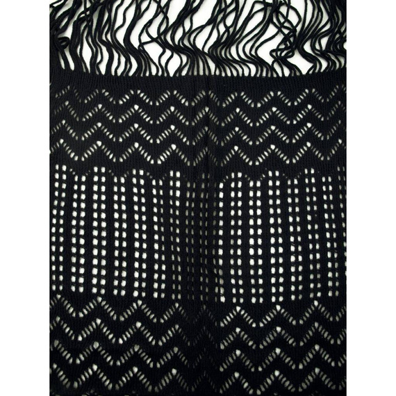 Szalik ażurowy z frędzlami