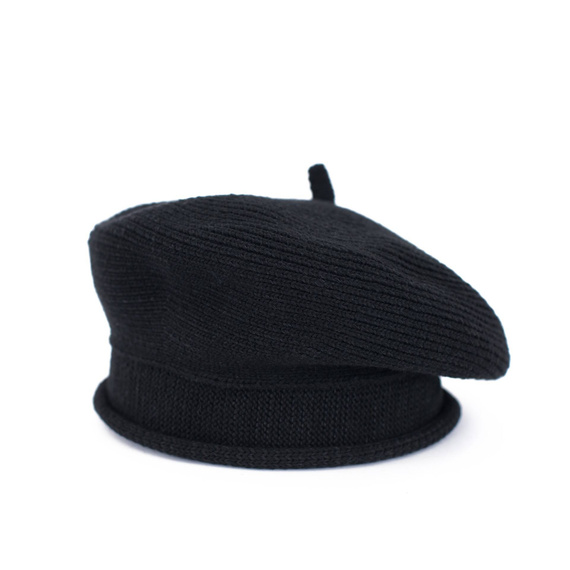 Beret Niebanalny