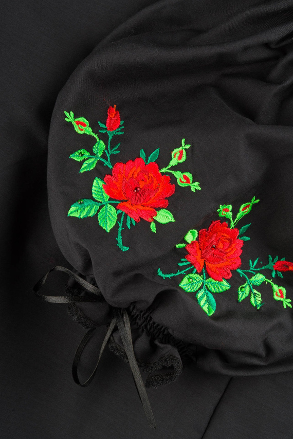 Damska bluzka z haftem